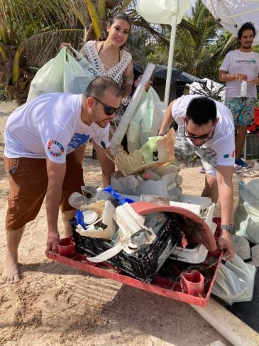 300 kilos de basura recolectados en la primera limpieza del año en playas de Tulum