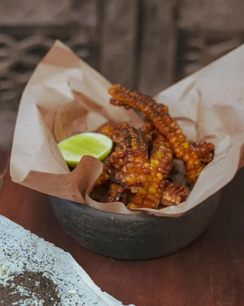 Negro Huitlacoxe: una joya culinaria que abarca auténticos sabores mexicanos en Tulum