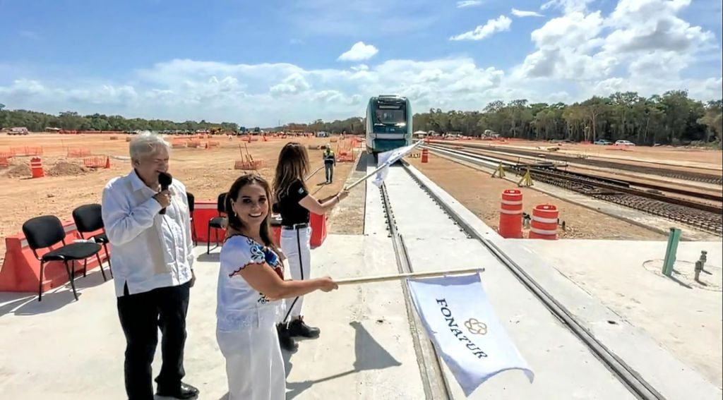 Primer tren del Tren Maya llega a Cancún, allanando el camino para un México moderno