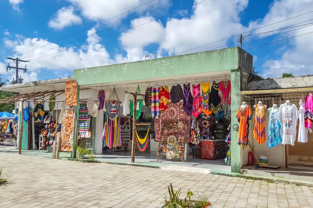Governor Lezama Unveils Ambitious Plan for Tulum's Artisan Market