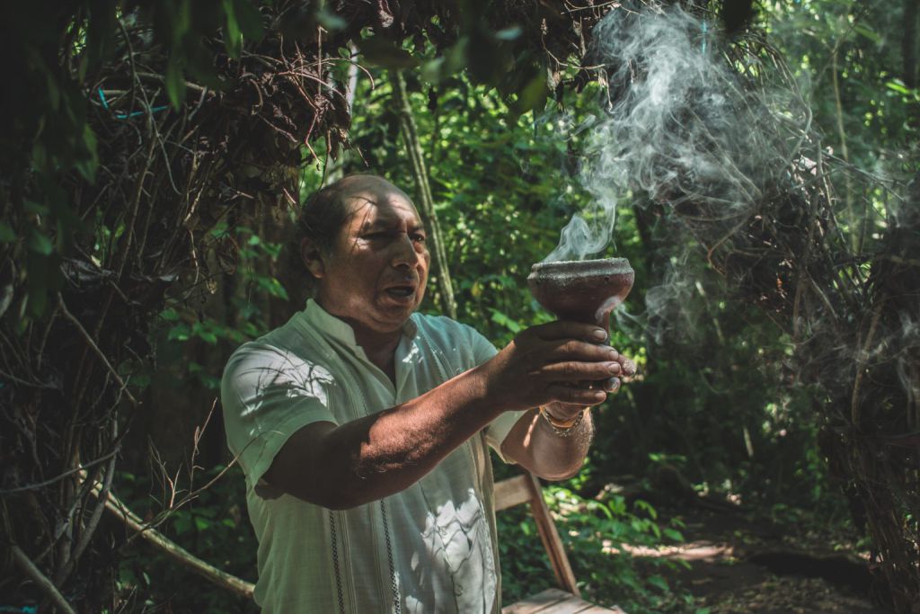 Copal: desde templos mayas hasta hogares modernos, una tradición fragante sigue viva