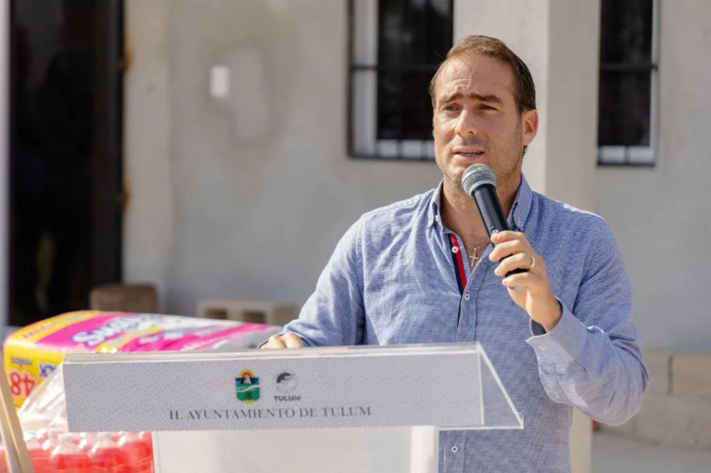 Mayor of Tulum Leads Initiative to Enhance Public Areas for Citizens' Comfort