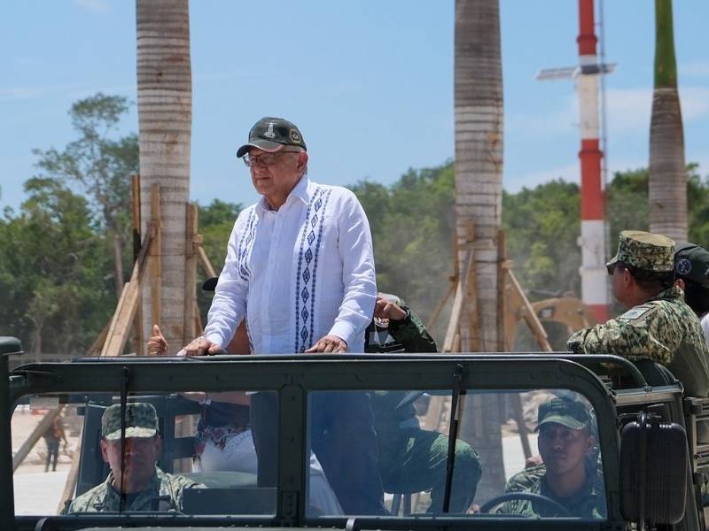 El presidente López Obrador analiza el próspero crecimiento del aeropuerto 55% de Tulum