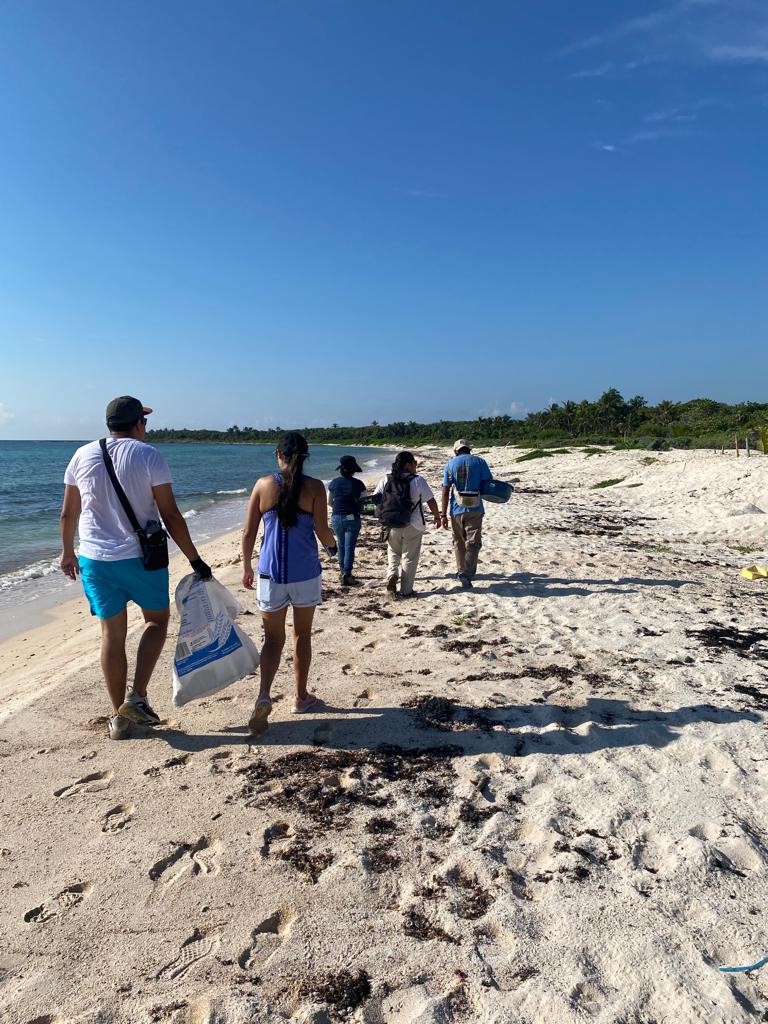 Fundación Eco-Bahía se suma a esfuerzo global para limpiar las playas de Tulum
