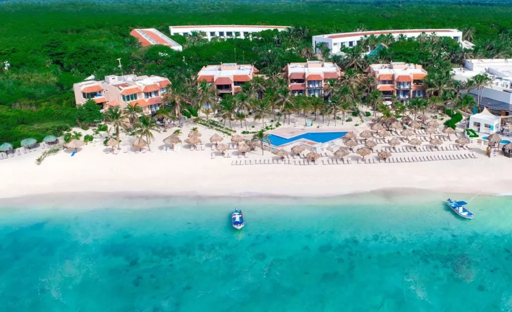 Tulum's All-Inclusive hotels anticipate a 20% increase in bookings for October, as international tourists take advantage of off-season deals, providing a welcome boost for the local economy.